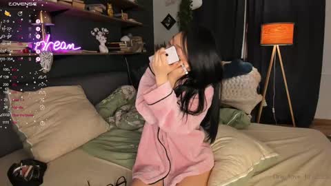 Snapshot of one_1ove chatting on February 2025 11:57:02 AM Ana online show from February 2025 11:57:02 AM