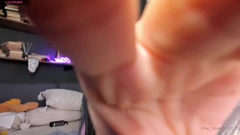 Snapshot of one_1ove chatting on March 2025 04:44:01 PM Ana online show from March 2025 04:44:01 PM