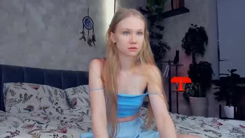 Snapshot of one_1ove chatting on March 2025 07:23:01 PM Ana online show from March 2025 07:23:01 PM