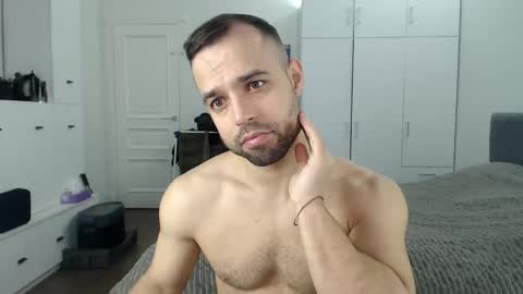 Snapshot of onebestlover chatting on April 2026 07:35:01 AM onebestlover online show from April 2026 07:35:01 AM