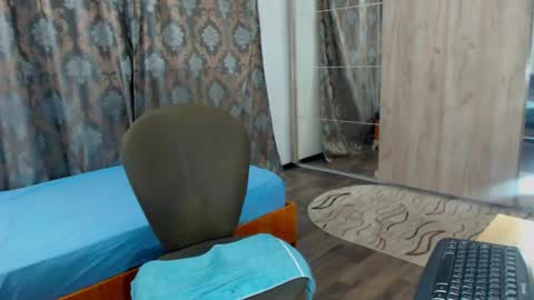 oneboy1x1 online show from April 2026 05:14:02 PM