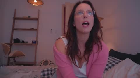 Ariel online show from February 2025 10:42:02 PM