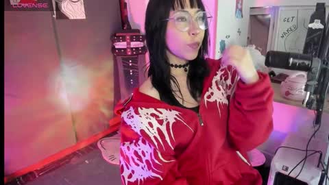 Snapshot of oni_dakotta chatting on September 2025 12:39:01 PM oni_dakotta online show from September 2025 12:39:01 PM