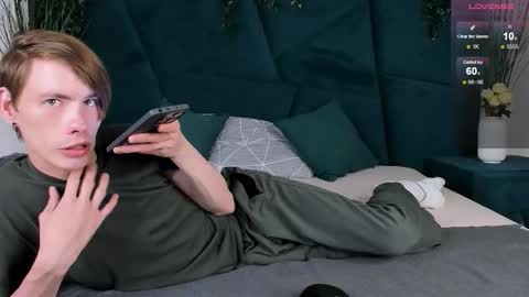 Snapshot of only_eric chatting on September 2025 06:03:01 AM Erick online show from September 2025 06:03:01 AM