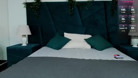 Erick  online show from November 2025 06:07:02 PM