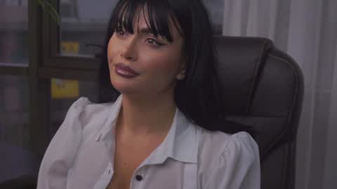 Nicolle online show from December 2024 05:48:01 AM