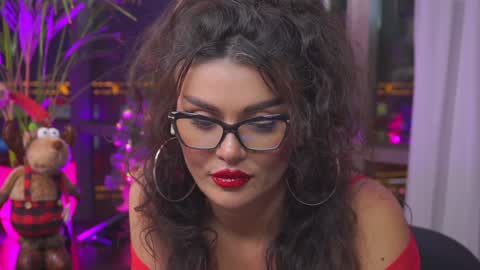Nicolle online show from December 2024 06:17:01 PM