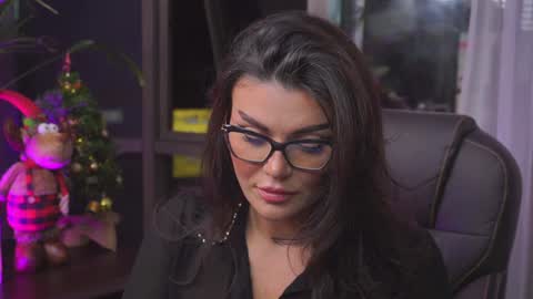 Nicolle online show from December 2024 02:38:01 AM
