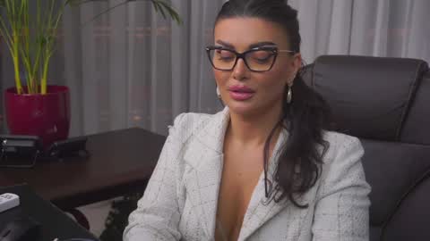 Nicolle online show from December 2024 03:54:02 PM