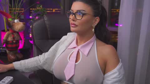 Nicolle online show from December 2024 06:59:02 PM