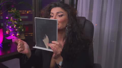 Nicolle online show from December 2024 05:58:02 PM