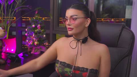Nicolle online show from December 2024 05:58:02 PM