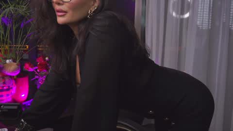 Nicolle online show from December 2024 09:06:01 PM