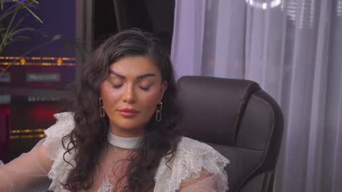 Nicolle online show from December 2024 08:04:02 PM