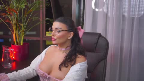 Nicolle online show from January 2025 01:56:01 AM