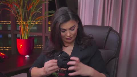 Nicolle online show from January 2025 04:44:01 PM