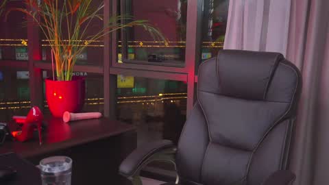Nicolle online show from January 2025 07:45:01 PM