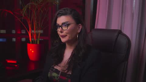 Nicolle online show from January 2025 02:01:01 AM