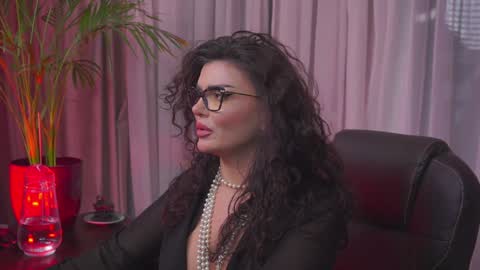 Nicolle online show from January 2025 02:14:01 AM