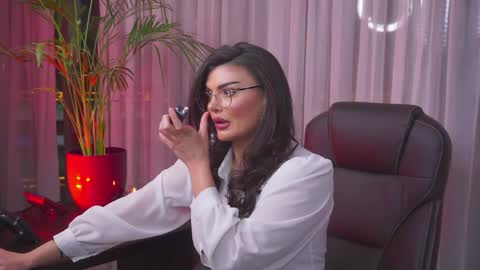 Nicolle online show from January 2025 10:13:02 PM