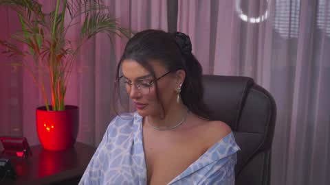 Nicolle online show from January 2025 03:32:01 PM