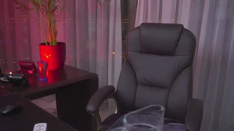 Nicolle online show from January 2025 06:32:02 PM