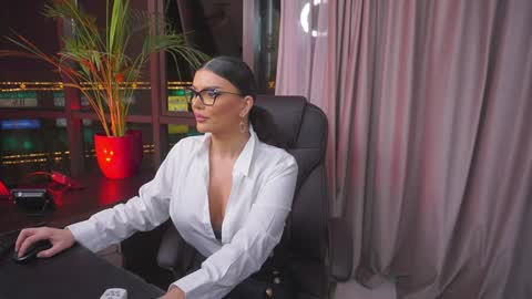 Nicolle online show from January 2025 04:58:02 PM