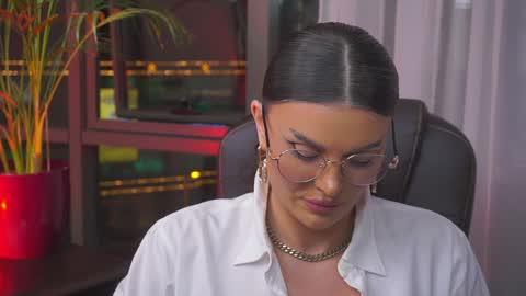 Nicolle online show from January 2025 09:04:02 PM