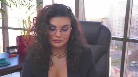 Nicolle online show from January 2025 01:45:02 PM