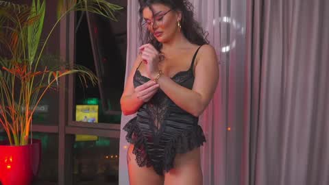 Nicolle online show from January 2025 07:51:02 PM