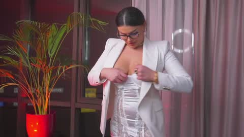 Nicolle online show from January 2025 11:18:02 PM