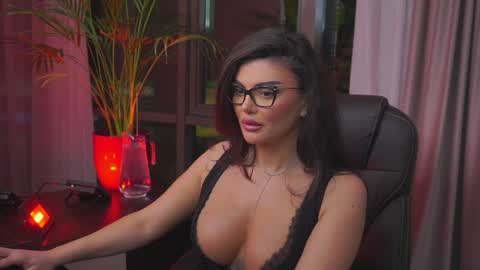 Nicolle online show from January 2025 10:30:02 PM