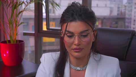 Nicolle online show from February 2025 02:24:01 PM