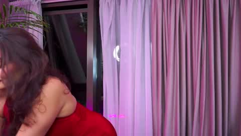 Nicolle online show from September 2025 07:47:01 PM