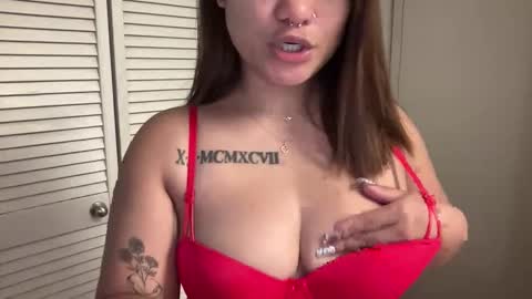 Snapshot of oohhellothere chatting on November 2025 08:57:01 PM Miss Girly online show from November 2025 08:57:01 PM