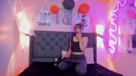 ophelune online show from October 2025 01:26:02 PM