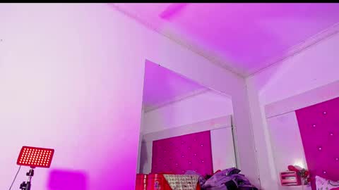 Oriana online show from December 2024 06:35:02 PM