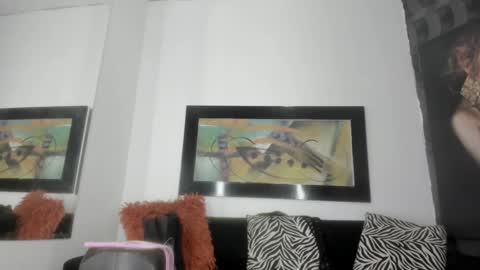 Oriana online show from October 2025 09:59:01 PM