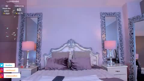 Oriana online show from September 2025 08:22:02 PM