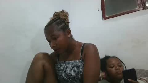 ornellahhh online show from November 2025 07:03:03 PM