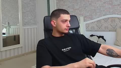 OscarGriffin online show from February 2025 08:24:01 AM