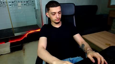 OscarGriffin online show from March 2025 08:38:02 AM