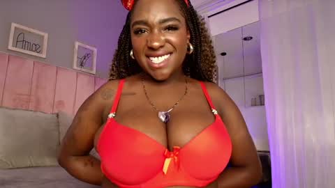 Snapshot of oshunnn chatting on December 2024 03:00:02 PM Oshun online show from December 2024 03:00:02 PM