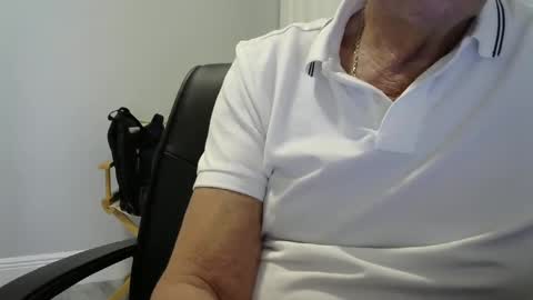 Snapshot of ossibottom chatting on October 2025 08:52:02 PM Ossi online show from October 2025 08:52:02 PM