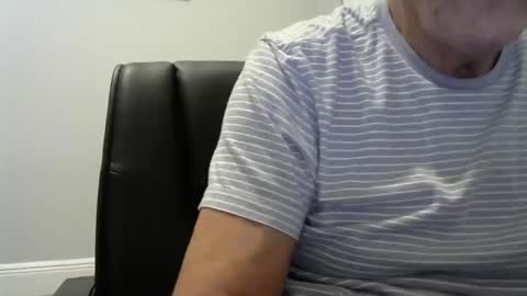 Snapshot of ossibottom chatting on October 2025 11:17:02 PM Ossi online show from October 2025 11:17:02 PM