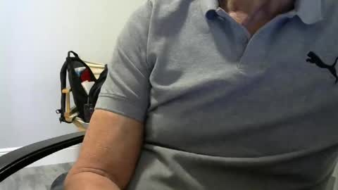 Snapshot of ossibottom chatting on October 2025 08:57:01 PM Ossi online show from October 2025 08:57:01 PM