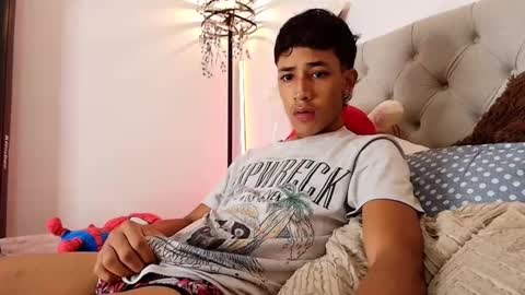 ostin 18hot online show from November 2025 04:33:02 AM