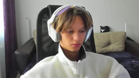 Snapshot of ostin_meoww chatting on September 2025 08:17:01 AM Ostin online show from September 2025 08:17:01 AM