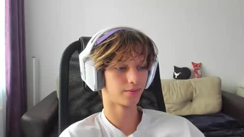 Snapshot of ostin_meoww chatting on October 2025 08:46:01 AM Ostin online show from October 2025 08:46:01 AM