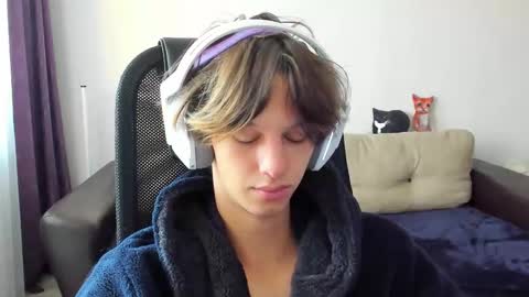 Snapshot of ostin_meoww chatting on October 2025 08:37:01 AM Ostin online show from October 2025 08:37:01 AM